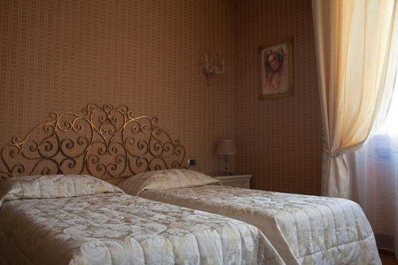 C-Hotels De Rose Palace Firenze Esterno foto