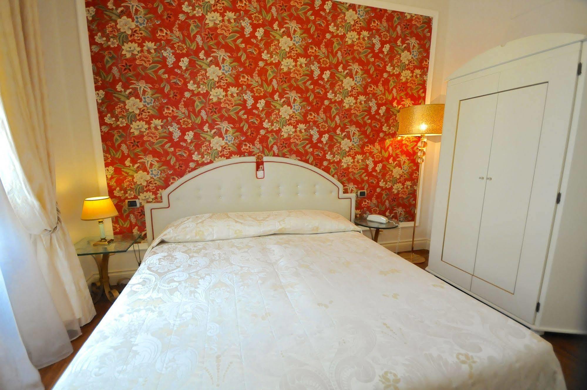 C-Hotels De Rose Palace Firenze Esterno foto