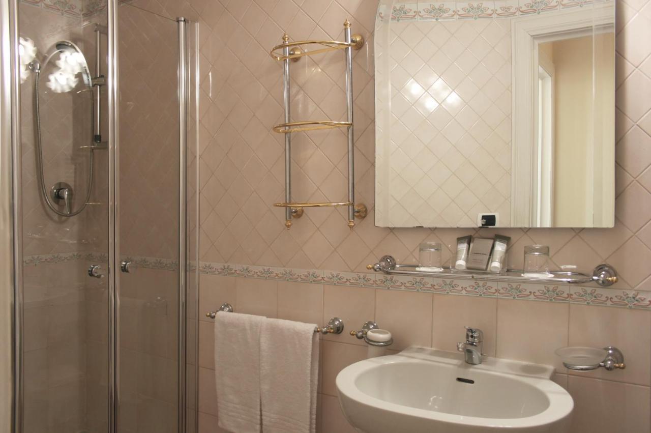 C-Hotels De Rose Palace Firenze Esterno foto